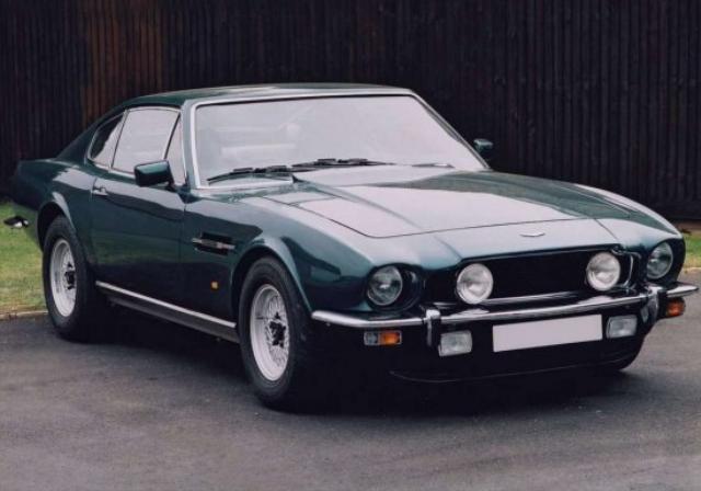 Автомобиль Aston Martin V8 5.3